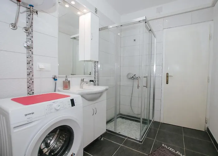 Bagattino-trogir Near Old Town 特罗吉尔