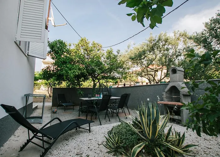 Bagattino-trogir Near Old Town * 特罗吉尔